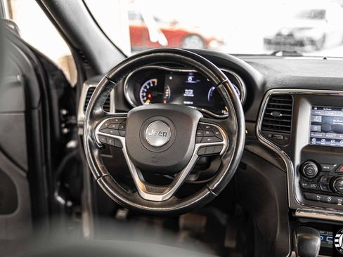 Used 2020 Jeep Grand Cherokee Laredo image 33