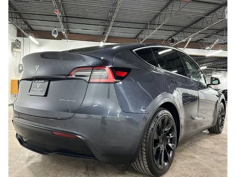 Used 2021 Tesla Model Y Long Range image 13