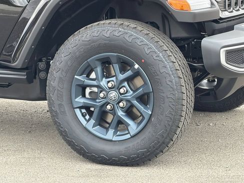 New 2026 Jeep Gladiator Sport AWD/4WD image 32