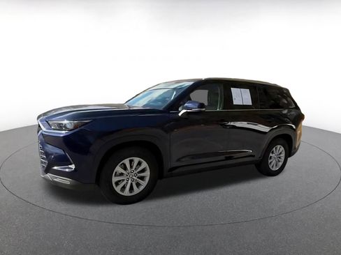 Used 2025 Toyota Grand Highlander XLE image 8