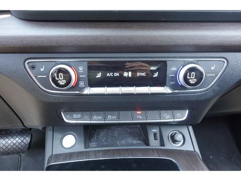 Used 2023 Audi Q5 2.0T Premium w/ Convenience Package AWD/4WD image 20