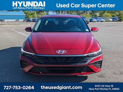 Certified 2025 Hyundai Elantra SE image 8