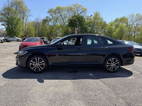 Used 2023 Volkswagen Jetta Sport FWD image 2