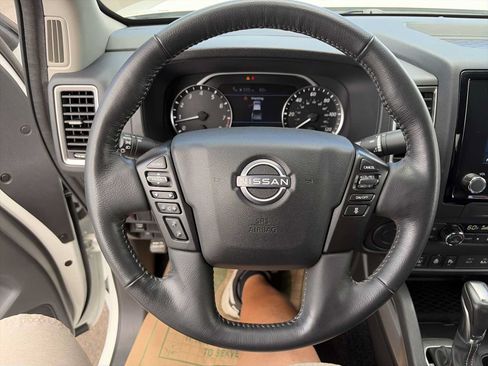 Used 2024 Nissan Frontier SV w/ SV Convenience Package RWD image 11