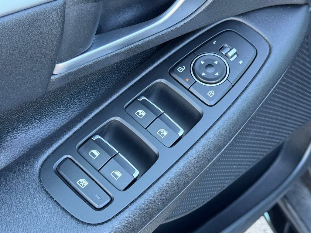 Used 2025 Hyundai Sonata SEL FWD image 19