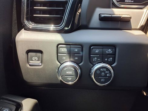 Used 2024 GMC Sierra 2500 AT4 w/ Technology Package AWD/4WD image 26