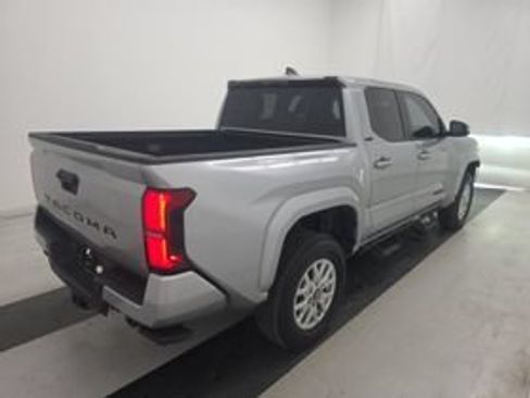 Certified 2025 Toyota Tacoma SR5 AWD/4WD image 4