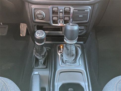 New 2025 Jeep Gladiator Sport image 18