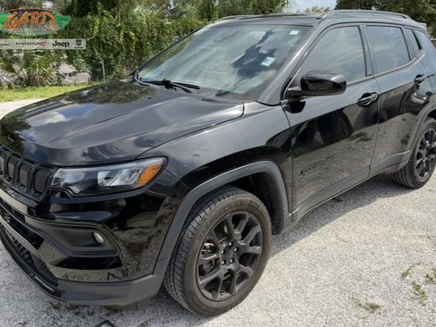 Used 2022 Jeep Compass Latitude AWD/4WD image 1