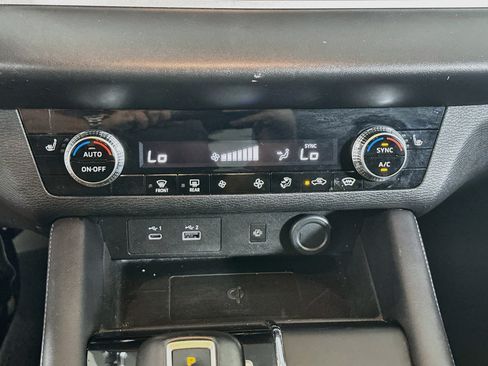 Used 2024 Mitsubishi Outlander SE AWD/4WD image 24