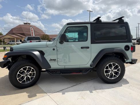 Used 2024 Jeep Wrangler Sport AWD/4WD image 4