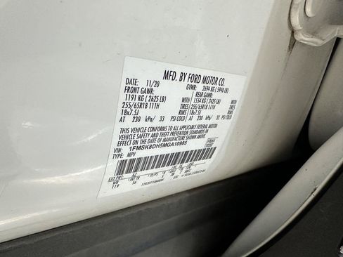 Used 2021 Ford Explorer XLT w/ Equipment Group 202A AWD/4WD image 16