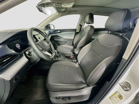 Used 2023 Volkswagen Taos SE w/ Panoramic Sunroof Package FWD image 13