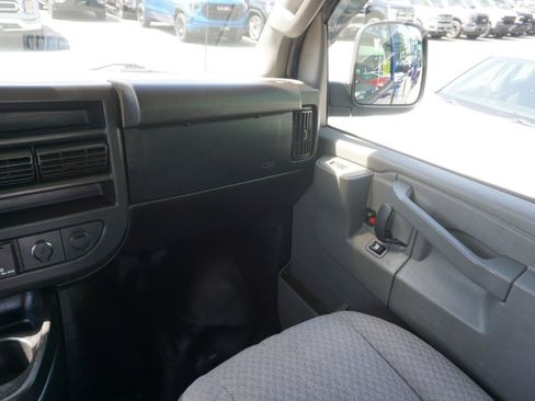 Used 2018 Chevrolet Express 2500 w/ Driver Convenience Package RWD image 15