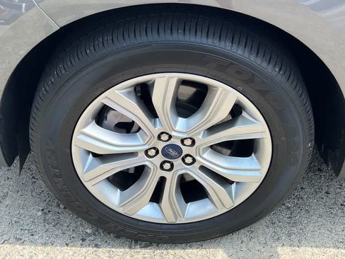 Used 2022 Ford Edge Titanium AWD/4WD image 11