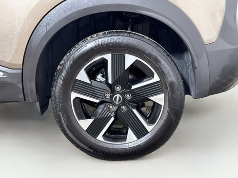 Used 2025 Nissan Kicks SV AWD/4WD image 26