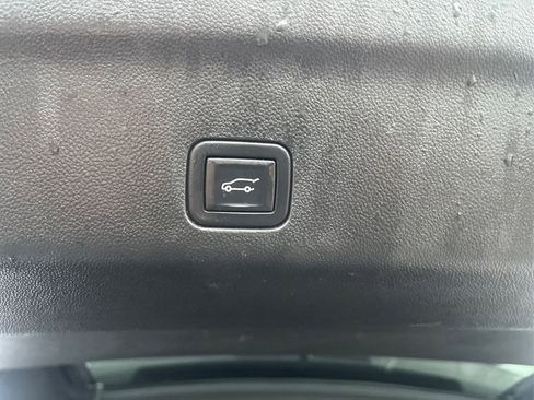 Used 2021 GMC Yukon XL SLT w/ SLT Premium Package image 26