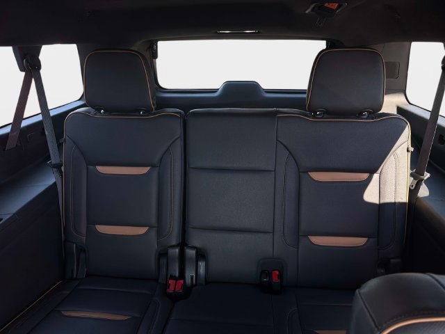 Used 2022 GMC Yukon XL AT4 w/ AT4 Premium Package AWD/4WD image 12