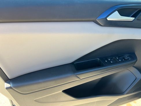 Certified 2022 Volkswagen Taos SE w/ Panoramic Sunroof Package FWD image 13