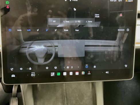 Used 2024 Tesla Model Y Long Range AWD/4WD image 23