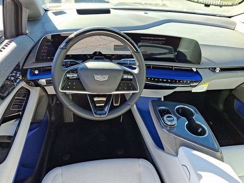 New 2026 Cadillac Optiq Luxury 2 image 7