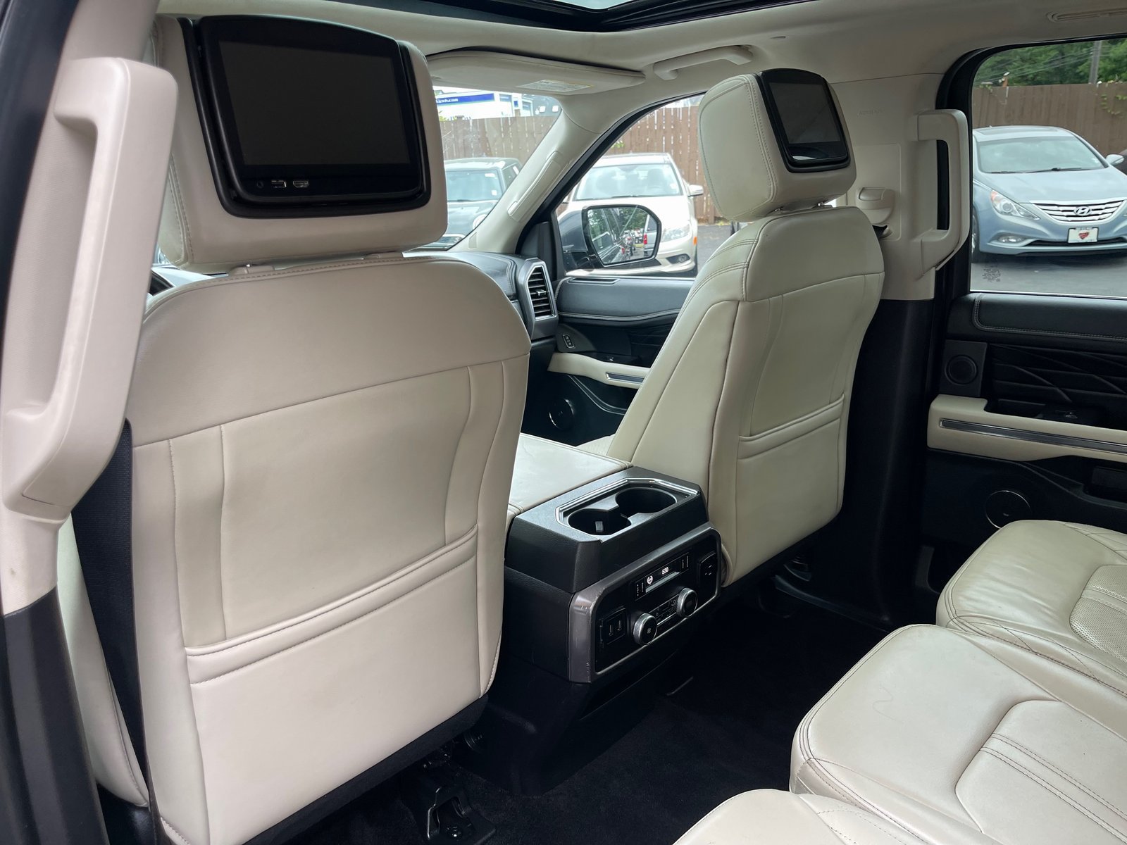 Used 2018 Ford Expedition Max Platinum AWD/4WD image 14