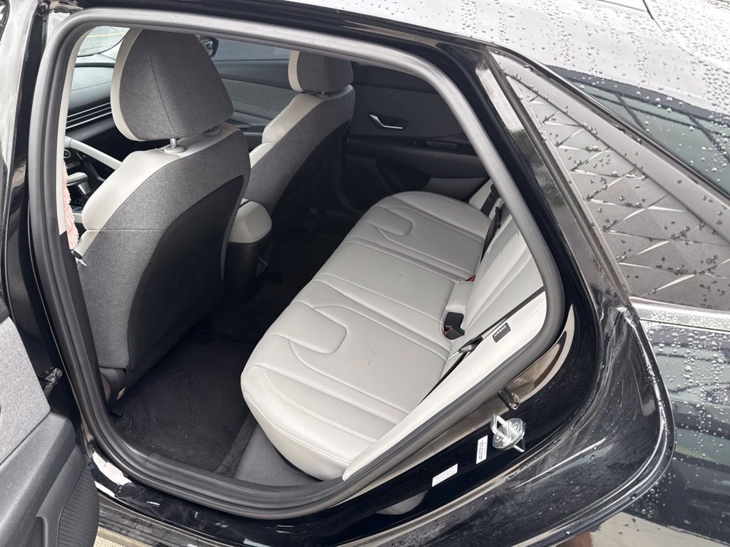 Used 2024 Hyundai Elantra Limited FWD image 11
