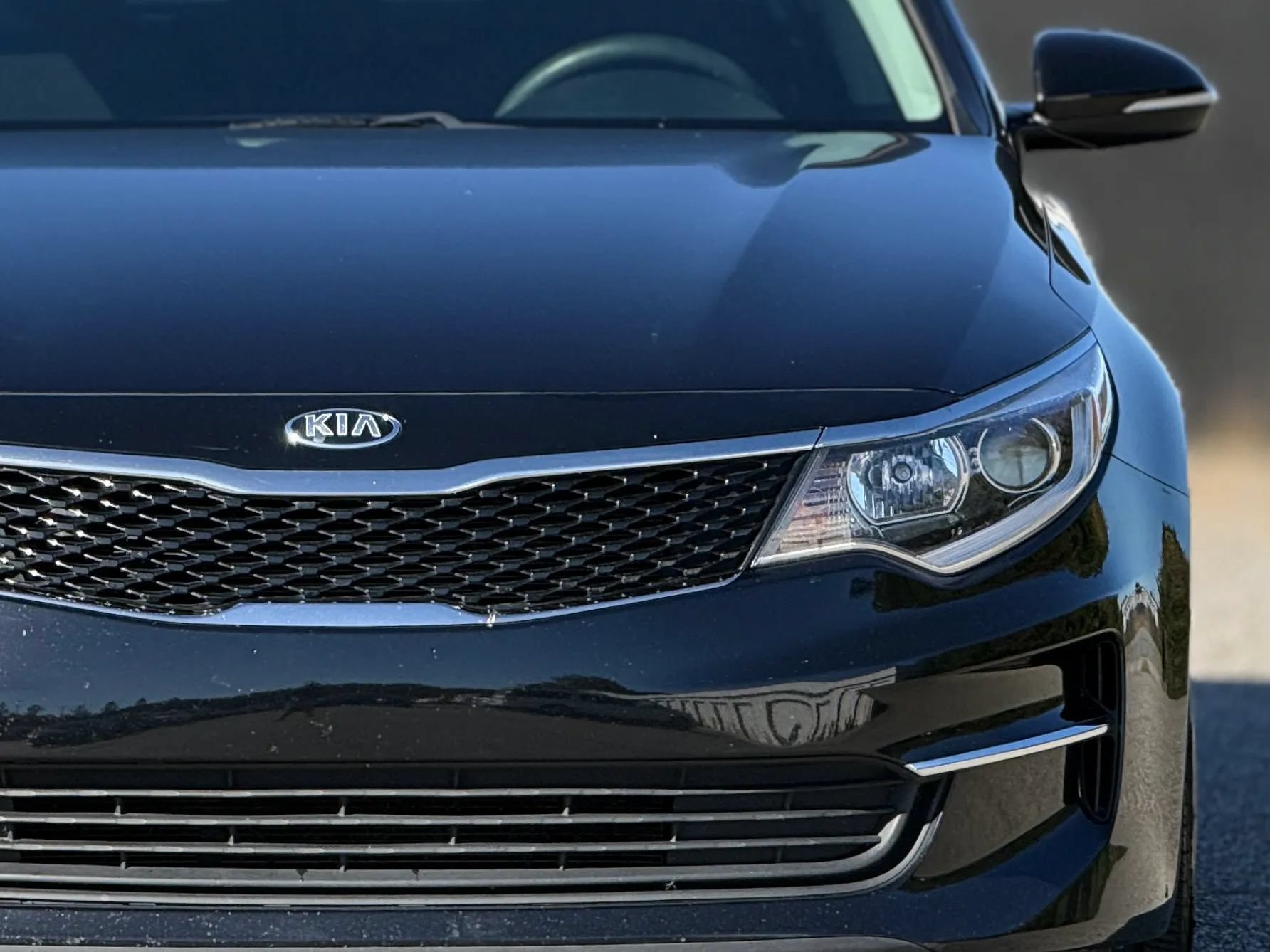 Used 2018 Kia Optima LX w/ 17" Alloy Wheels Package FWD image 12