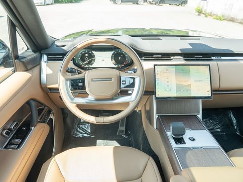 Used 2026 Land Rover Range Rover SE AWD/4WD image 13