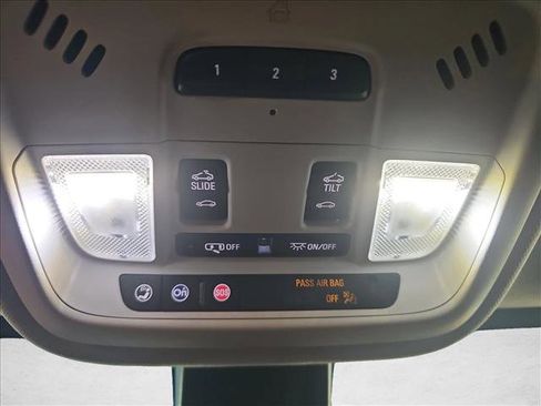 Used 2021 Chevrolet Traverse High Country image 26