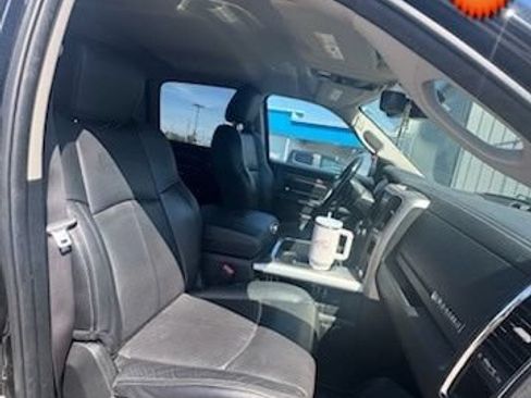 Used 2017 RAM 1500 Laramie w/ Convenience Group AWD/4WD image 6