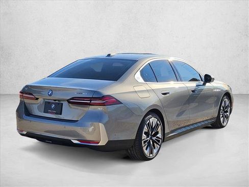 Used 2026 BMW i5 eDrive40 image 2