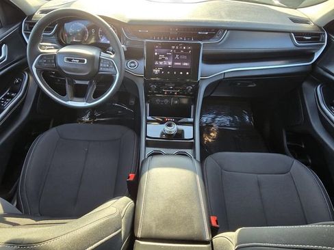 Used 2023 Jeep Grand Cherokee Laredo X image 25