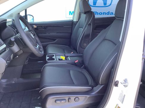 New 2026 Honda Odyssey Touring image 11