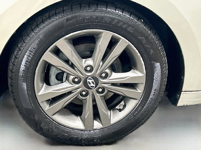 Used 2017 Hyundai Elantra SE FWD image 23