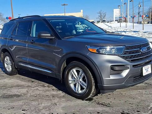 Certified 2023 Ford Explorer XLT image 2
