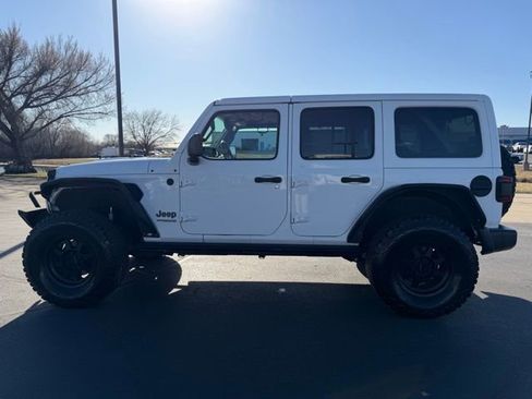 Used 2018 Jeep Wrangler Unlimited Sahara w/ Quick Order Package 24M Moab image 4