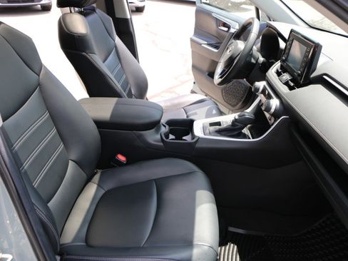 Used 2020 Toyota RAV4 XLE Premium AWD/4WD image 29