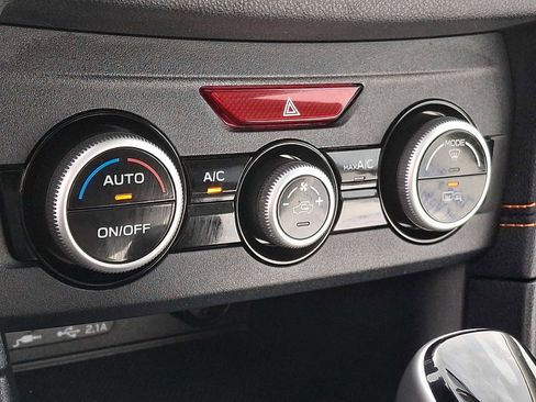 Used 2023 Subaru Crosstrek 2.5i Limited w/ Moonroof Package image 11