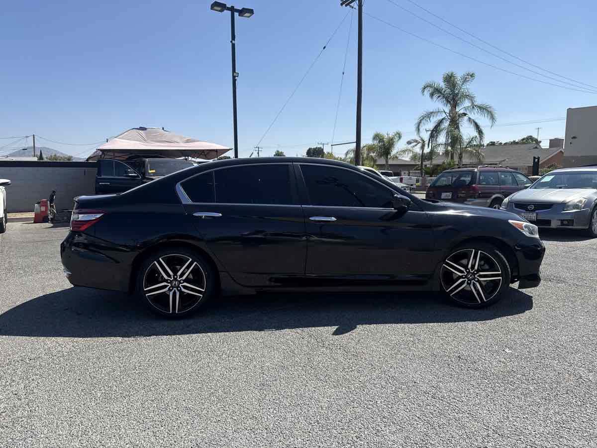 Used 2017 Honda Accord Sport image 4