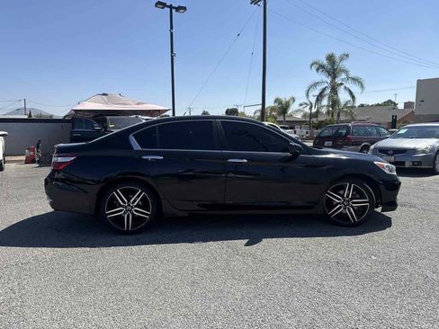 Used 2017 Honda Accord Sport image 4