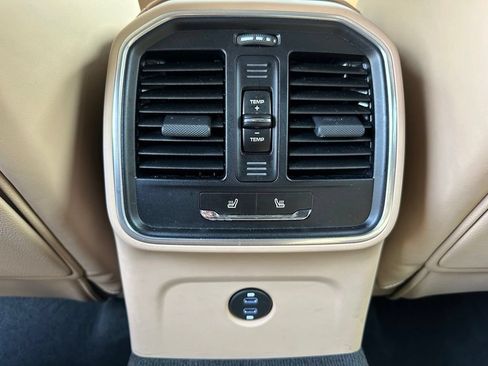 Certified 2024 Porsche Macan AWD/4WD image 41