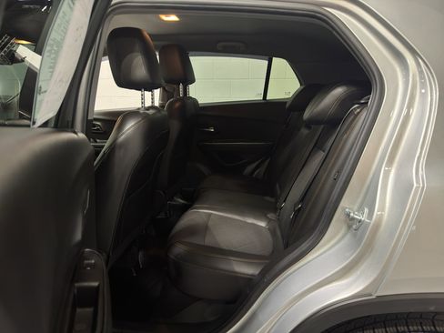 Used 2022 Chevrolet Trax LT w/ Sport Edition image 10