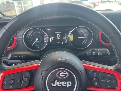 Used 2022 Jeep Wrangler Unlimited Sahara w/ Cold Weather Group AWD/4WD image 11