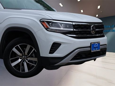 Used 2022 Volkswagen Atlas SE image 2