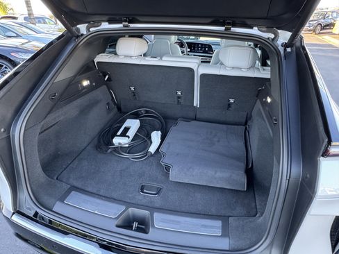 Used 2024 Cadillac Lyriq Luxury image 38