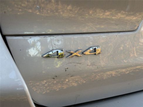 Used 2024 Jeep Grand Cherokee L Laredo image 6