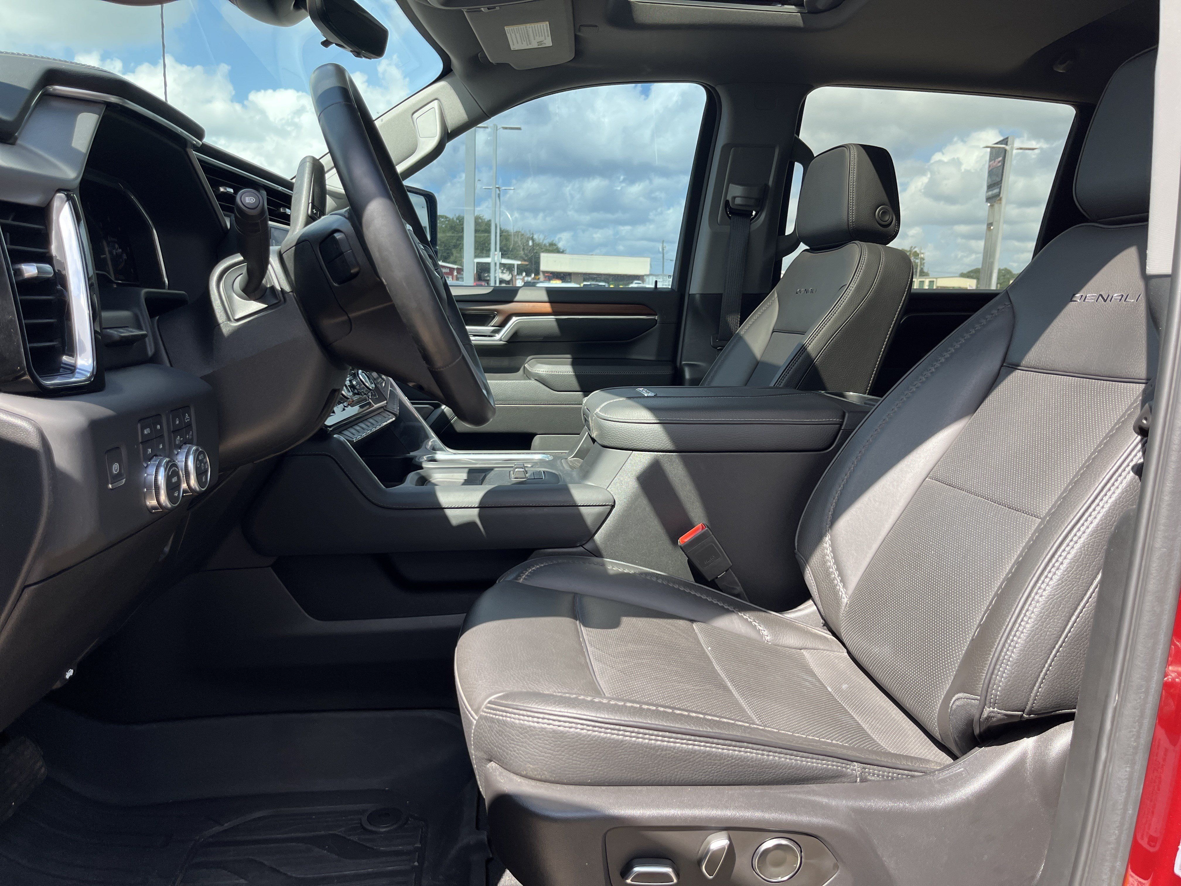 Used 2024 GMC Sierra 2500 Denali w/ Denali Reserve Package AWD/4WD image 9