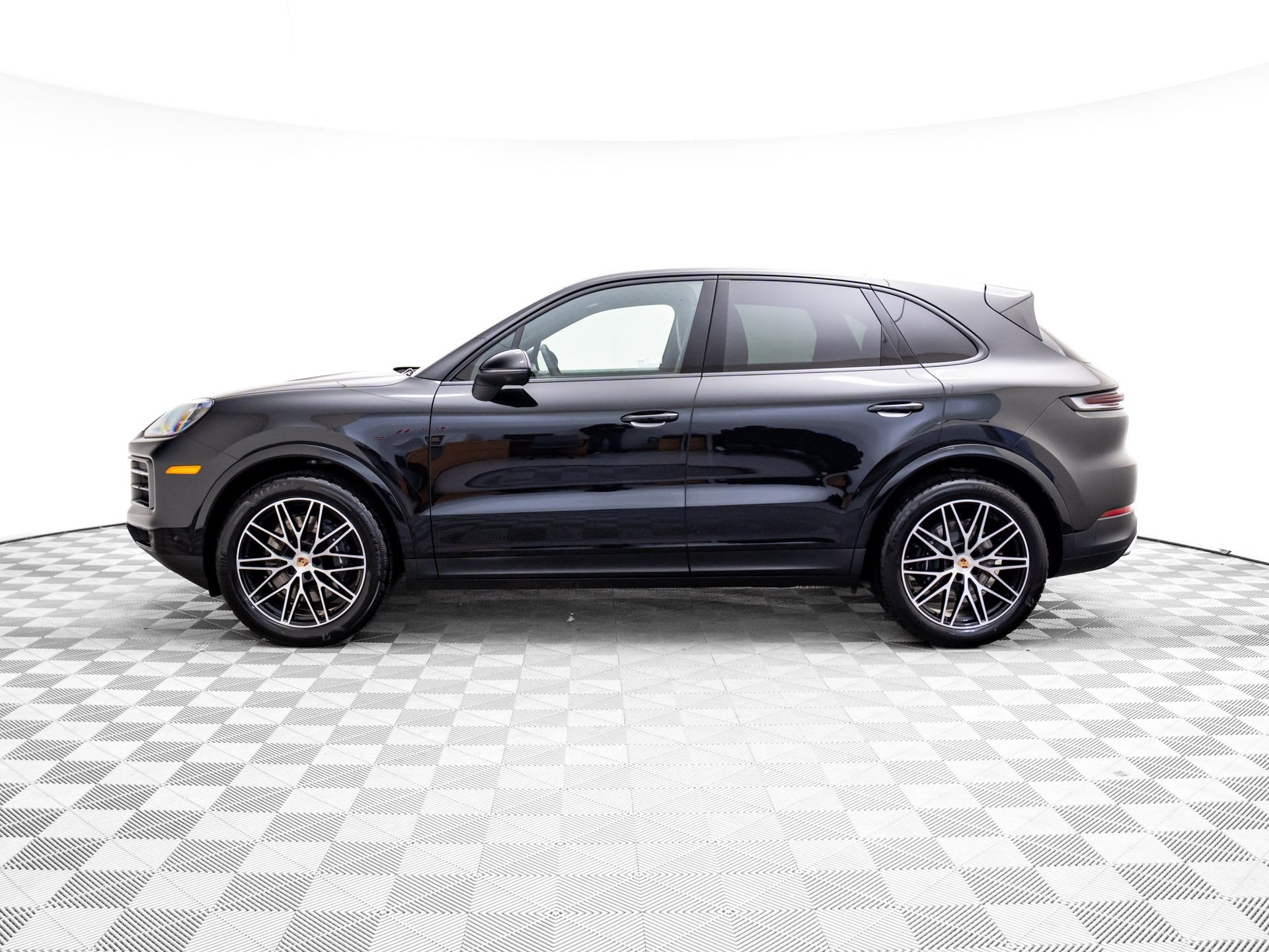 Certified 2026 Porsche Cayenne AWD/4WD image 2