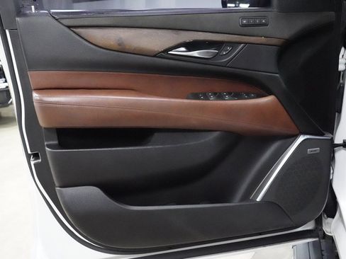 Used 2018 Cadillac Escalade ESV Premium Luxury AWD/4WD image 9